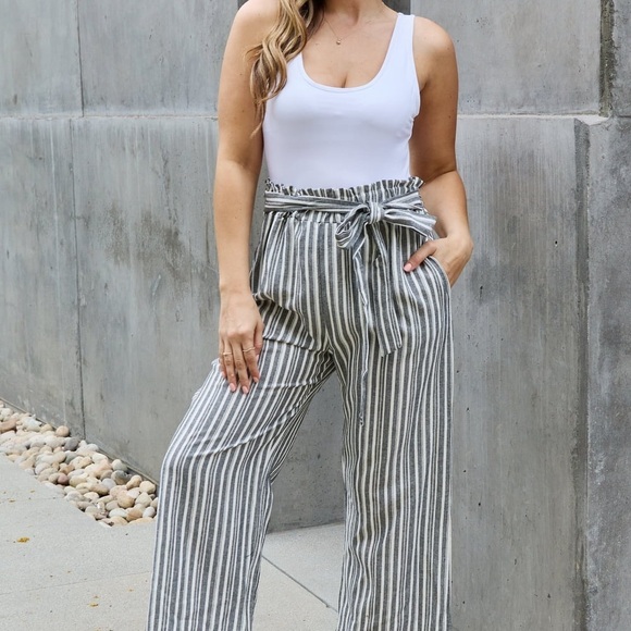 Paperbag Waist Striped Culotte Pants - Picture 4 of 10